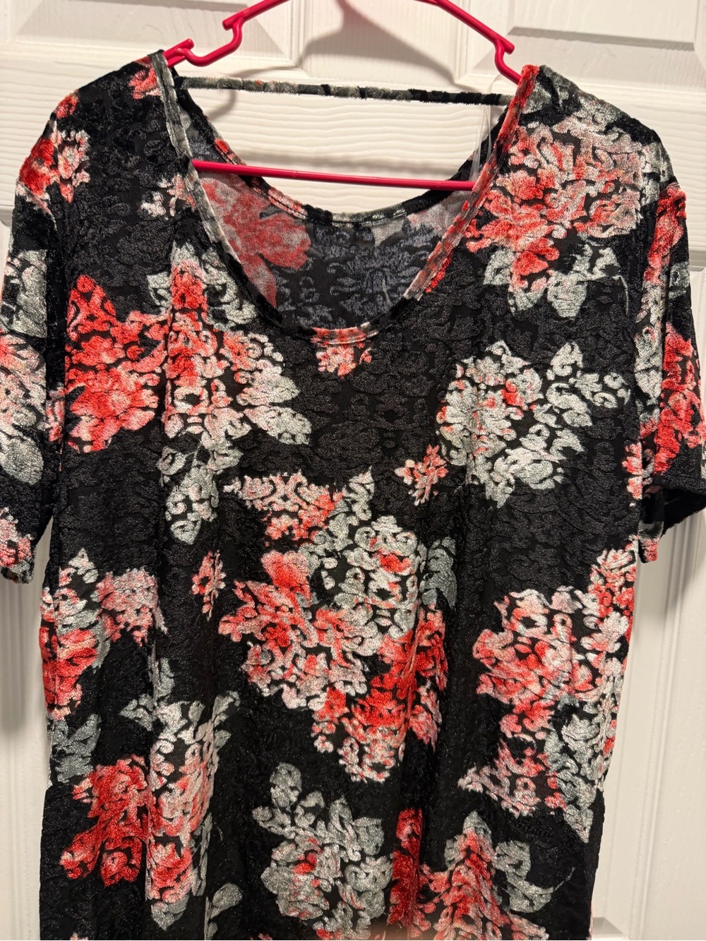 mts Black Short-Sleeve Floral Top with Red and Gray Accents